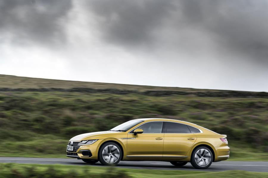  Volkswagen Arteon 4Motion R-Line 2017 года  (UK) (фото 15 из 41)